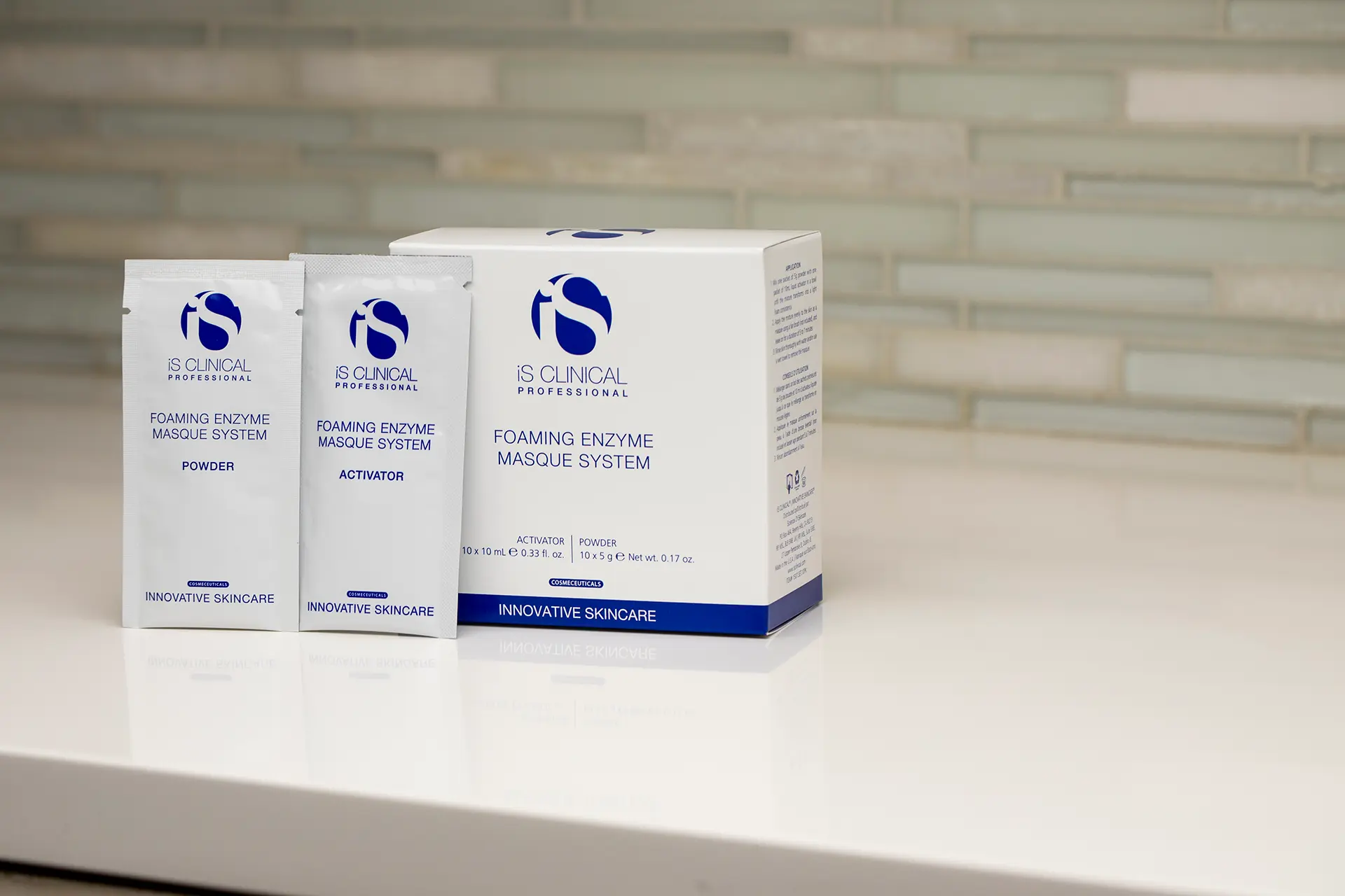 Обзор процедур и продуктов iS Clinical - FOAMING ENZYME TREATMENT FACIAL
