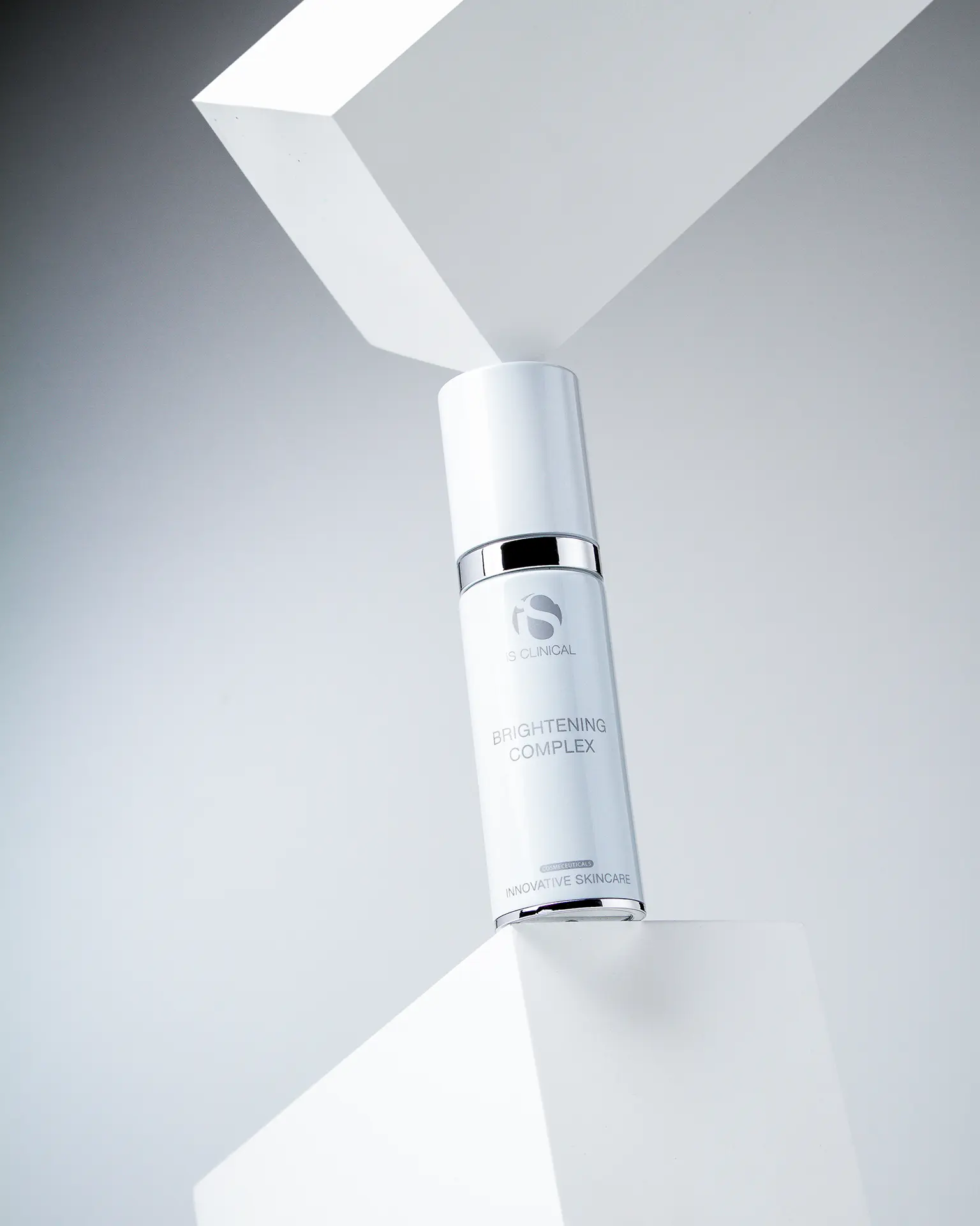 Рекомендуемые продукты iS Clinical при гиперпигментации - Brightening Complex