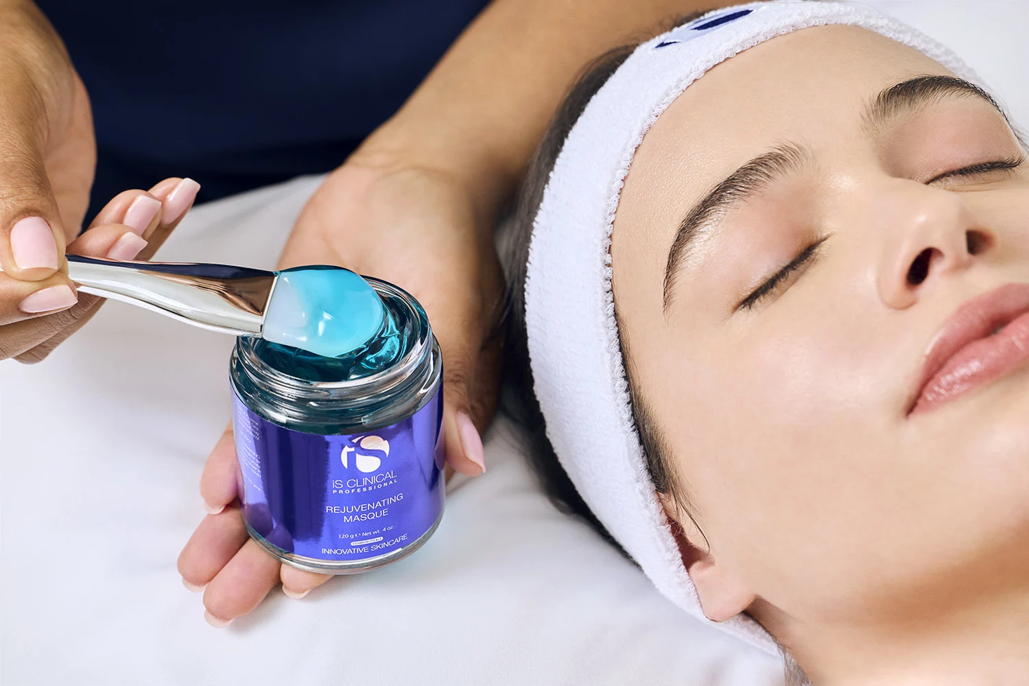 «Harmony Facial» от iS Clinical: деликатное восстановление для уязвимой кожи