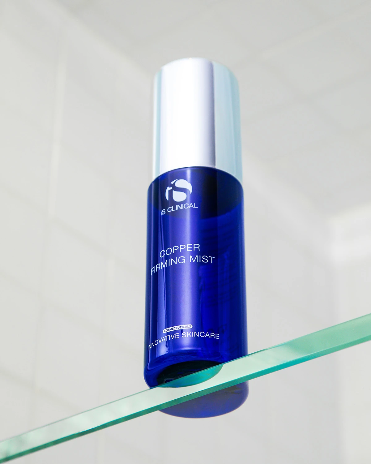 Комплексный ежедневный уход от iS Clinical - В течение дня