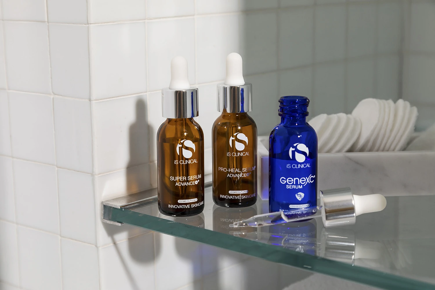 Формулы с витамином С от iS Clinical: Сыворотки iS Clinical с витамином С