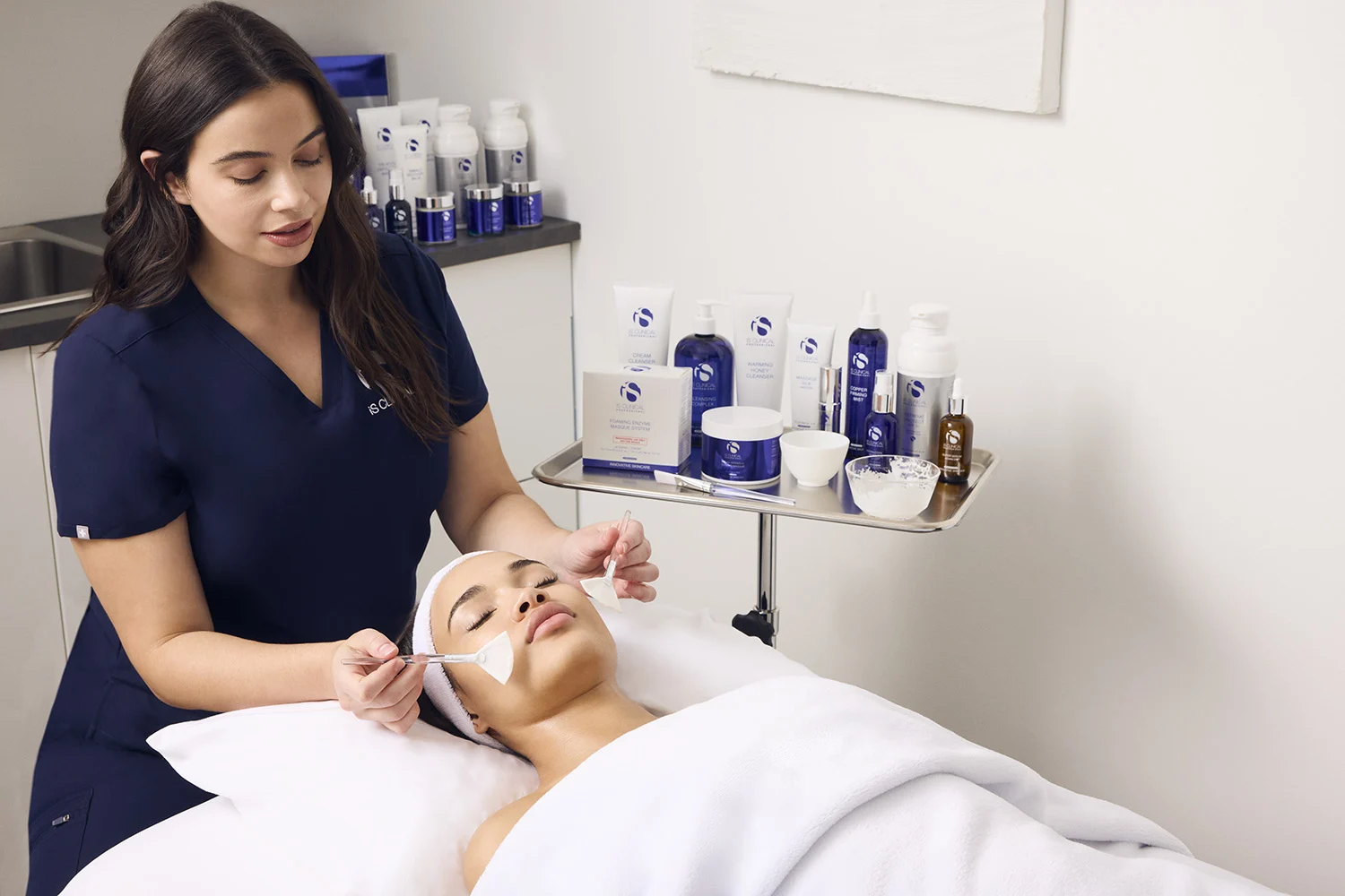 Пенная энзимная процедура iS Clinical для лица